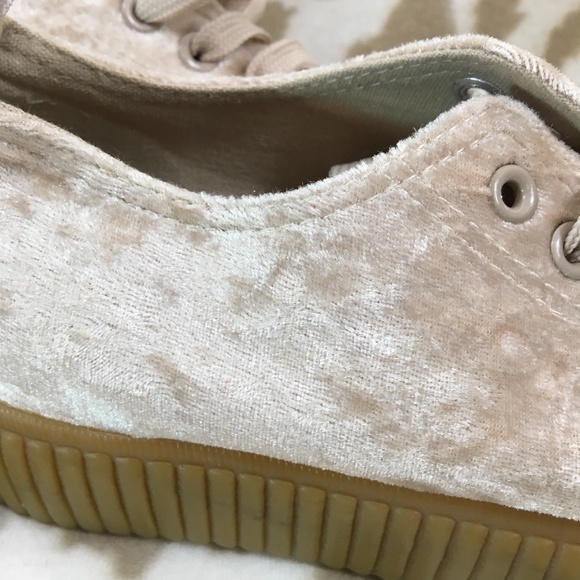 women's RARE FUZZY epicstep size 6 sneakers laced - Picture 6 of 9